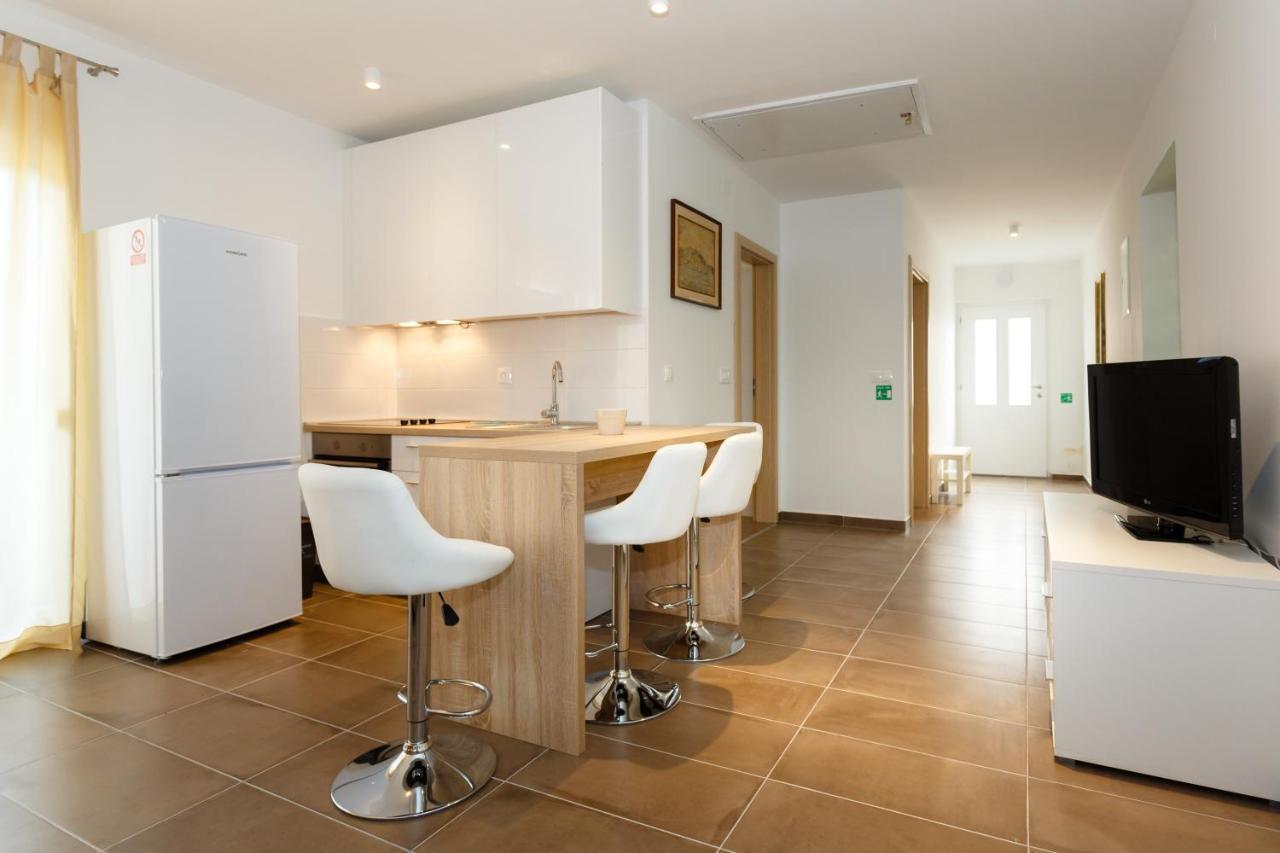 Villa Mirela Apartment Vrbnik Kültér fotó