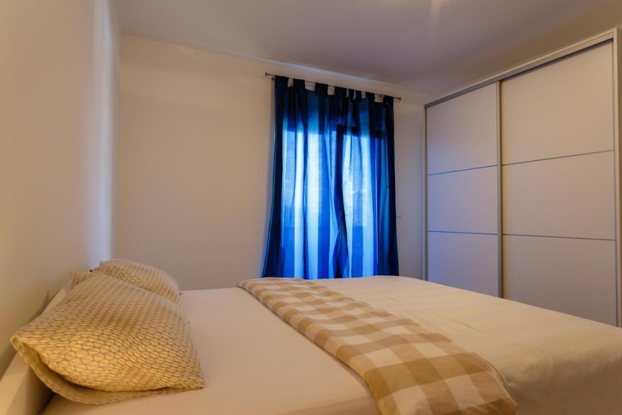 Villa Mirela Apartment Vrbnik Kültér fotó
