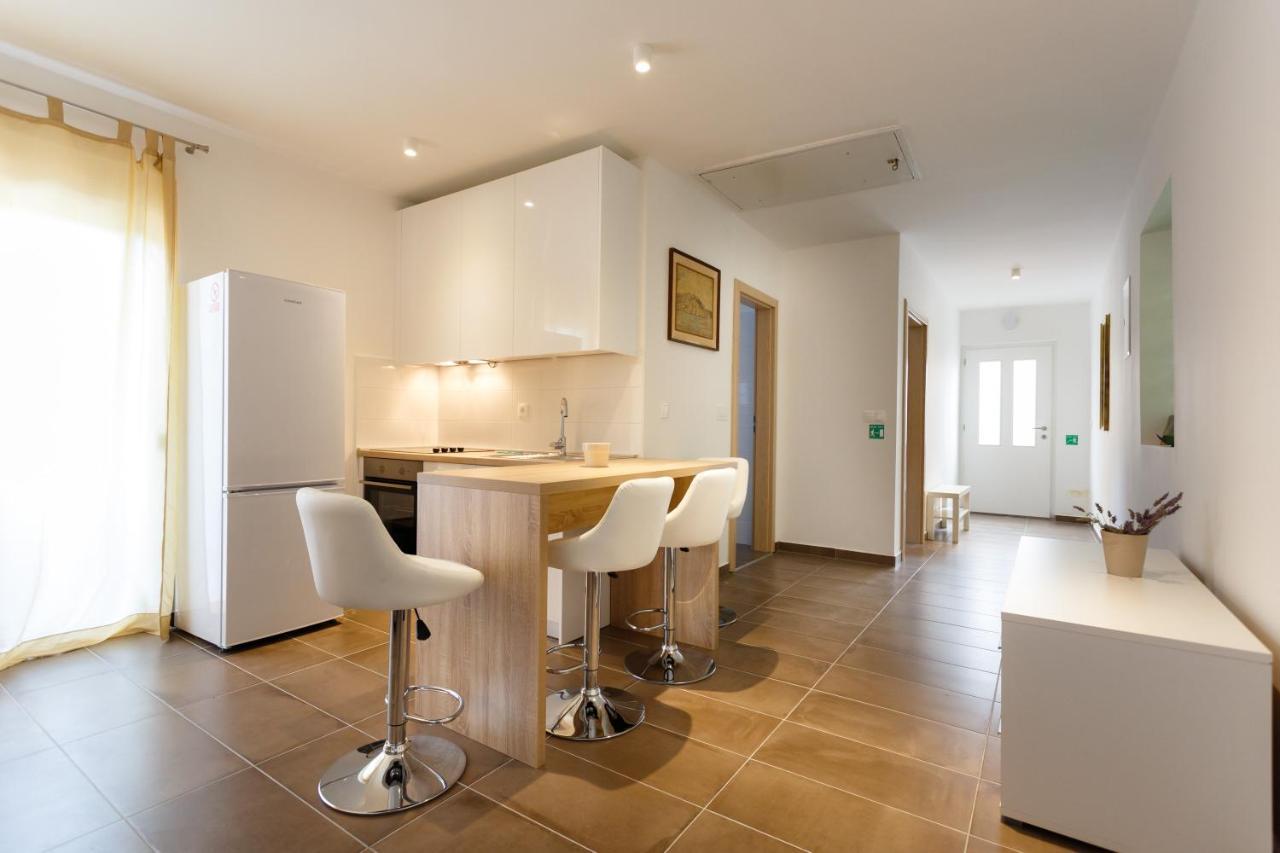 Villa Mirela Apartment Vrbnik Kültér fotó