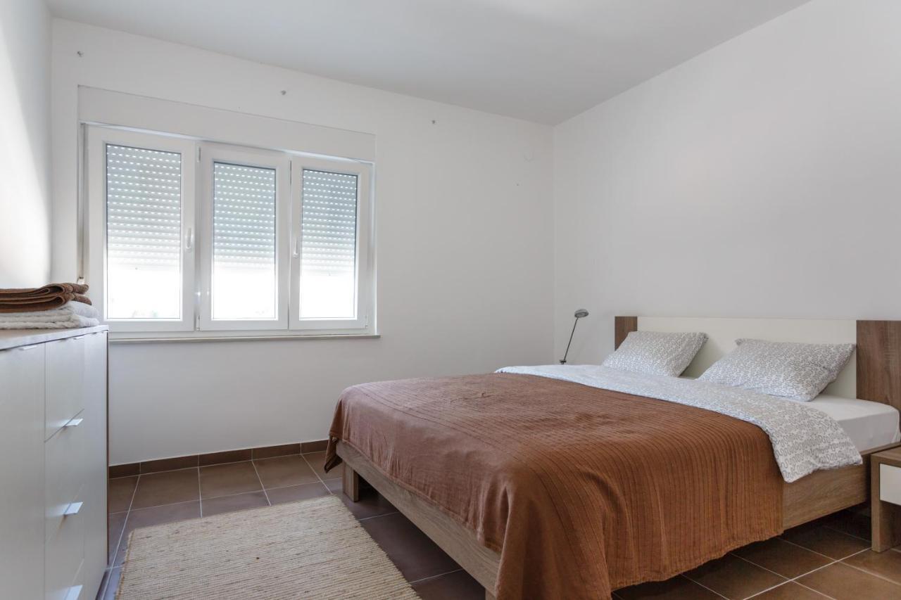 Villa Mirela Apartment Vrbnik Kültér fotó