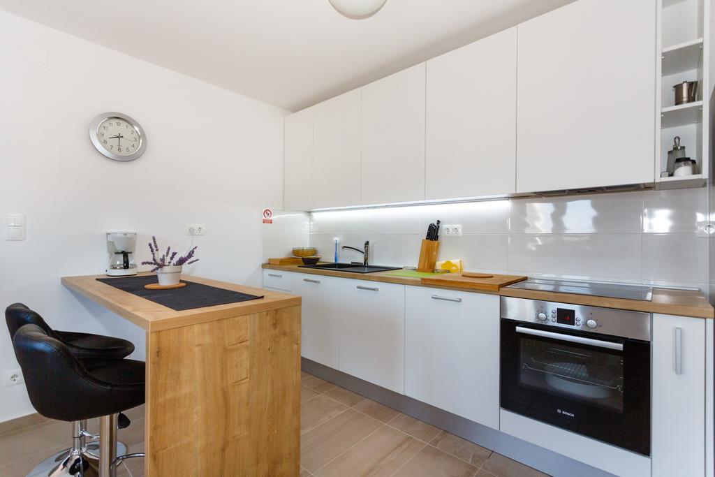 Villa Mirela Apartment Vrbnik Kültér fotó