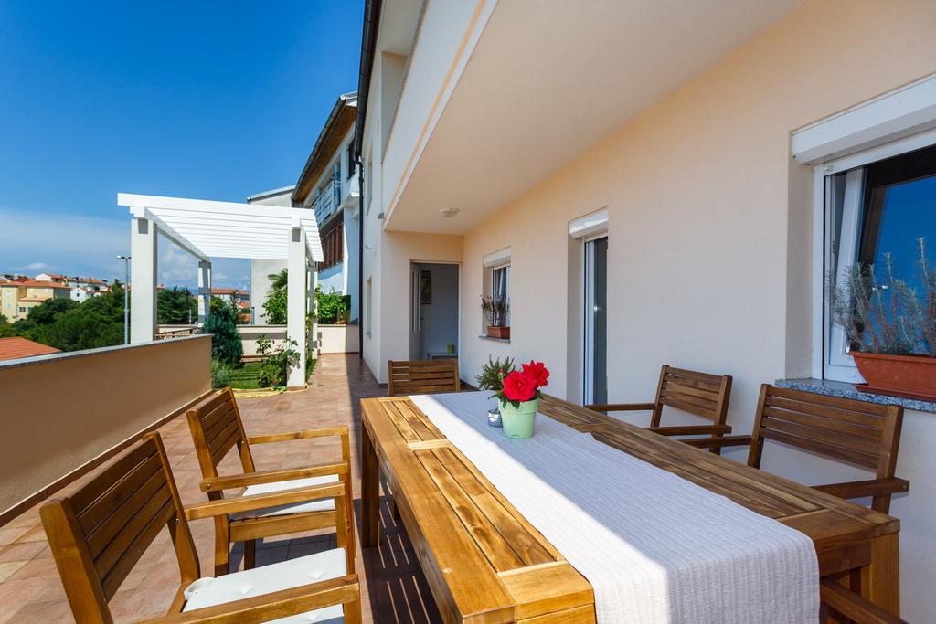 Villa Mirela Apartment Vrbnik Kültér fotó