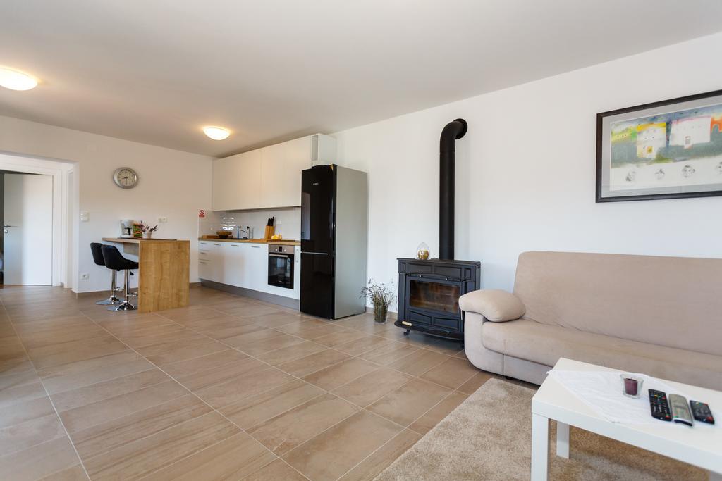 Villa Mirela Apartment Vrbnik Kültér fotó