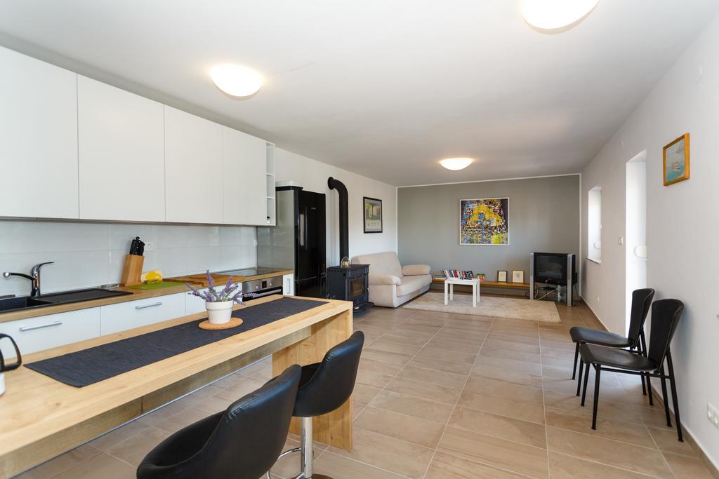 Villa Mirela Apartment Vrbnik Kültér fotó