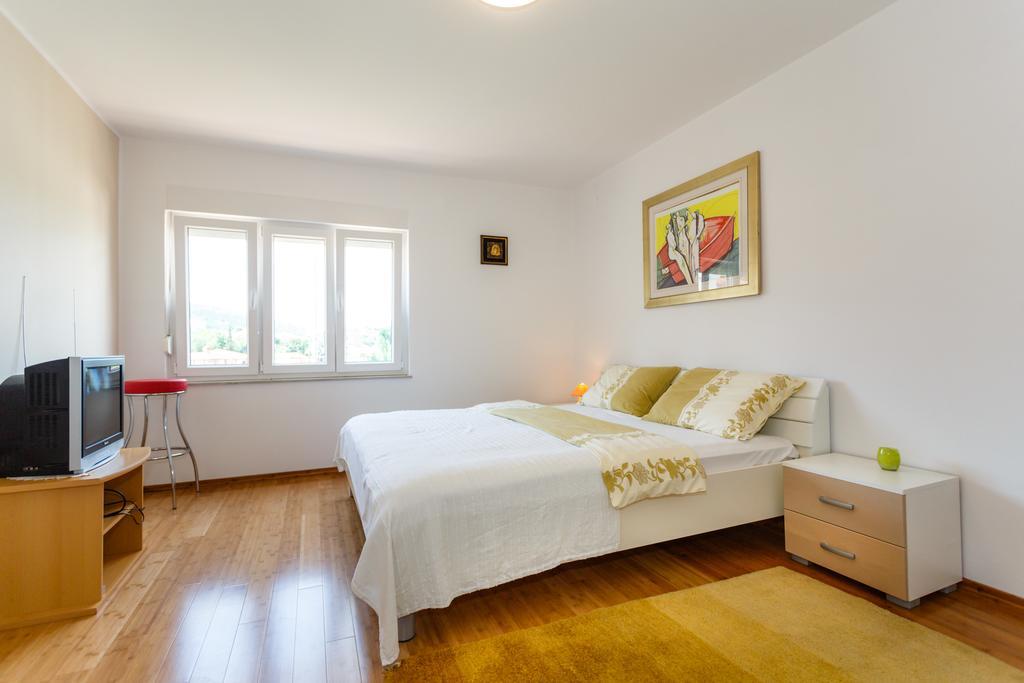 Villa Mirela Apartment Vrbnik Kültér fotó