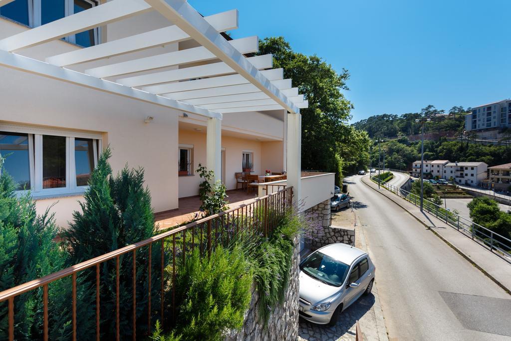 Villa Mirela Apartment Vrbnik Kültér fotó