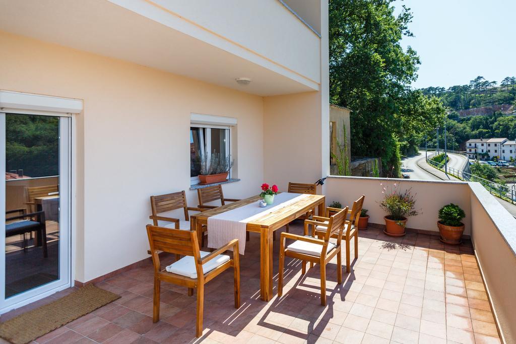 Villa Mirela Apartment Vrbnik Kültér fotó